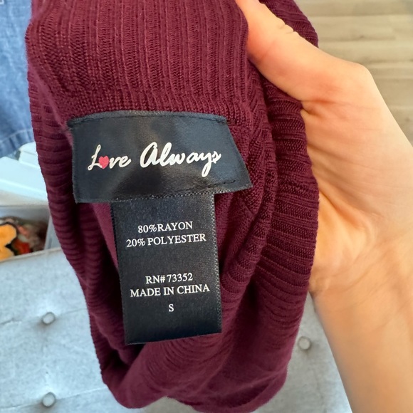 Maroon sweater - Picture 3 of 3